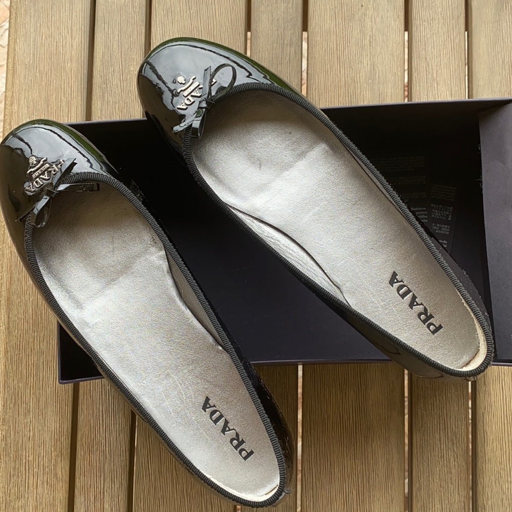 New Prada black patent leather flats with bow